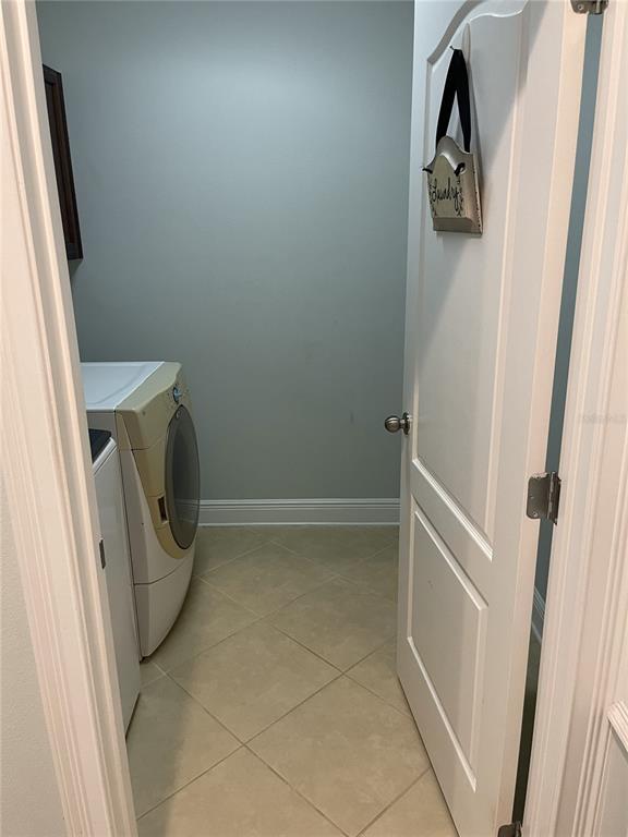 Building Photo - 2062 Redbay Ave