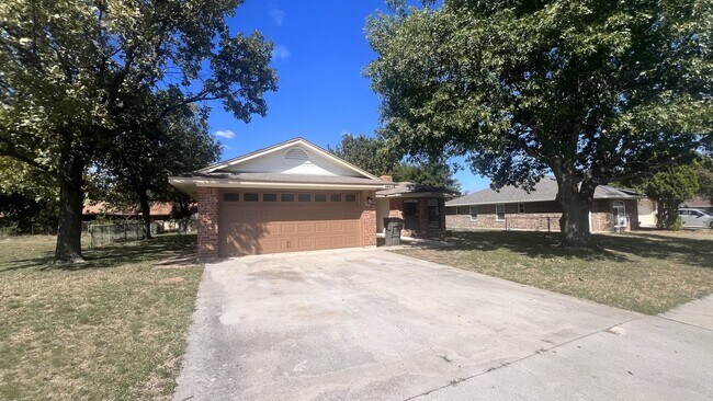 Building Photo - 1803 Anna Lee Dr