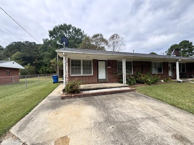 Building Photo - 2 Bed Duplex with Rocking Chair Front Porc...