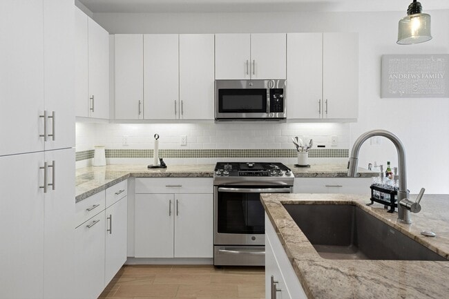 Building Photo - 51811 Golden Eagle Dr