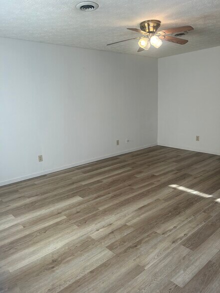 Building Photo - 244 Burkhardt Way