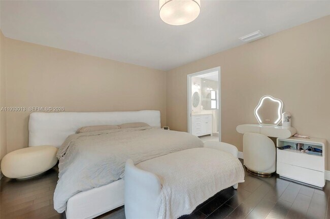 Building Photo - 1583 Eastlake Way