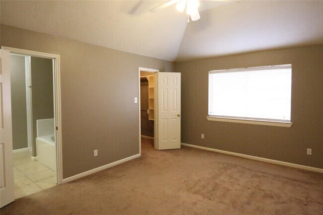Building Photo - 10811 Burkes Garden Dr