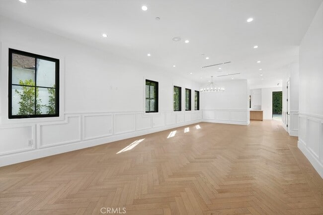 Building Photo - 4539 Longridge Ave