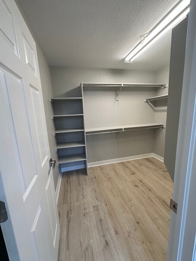 Building Photo - 5404 S Valdai Way