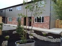 Building Photo - Better than Cool TH in Creston-Kenilworth