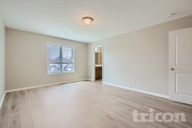 Building Photo - 4905 Narrow Way NE