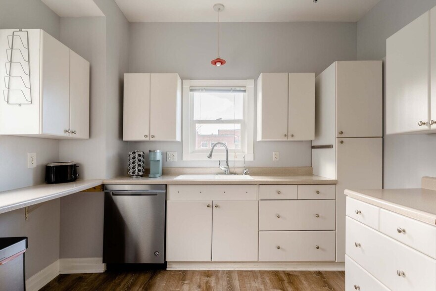 Building Photo - 4004 SE Division St