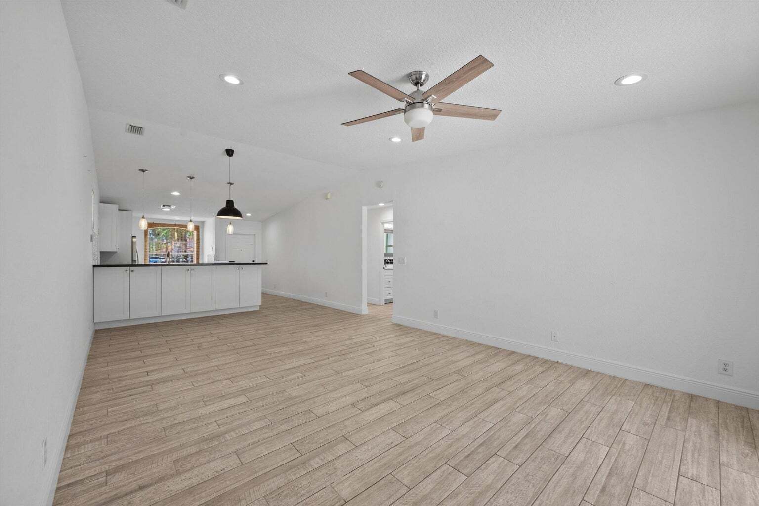 Building Photo - 3800 Miramontes Cir