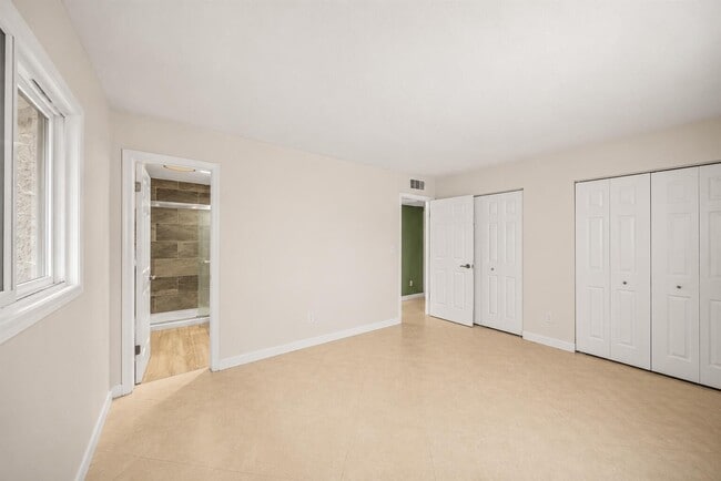 Building Photo - 4528 SW 54th St