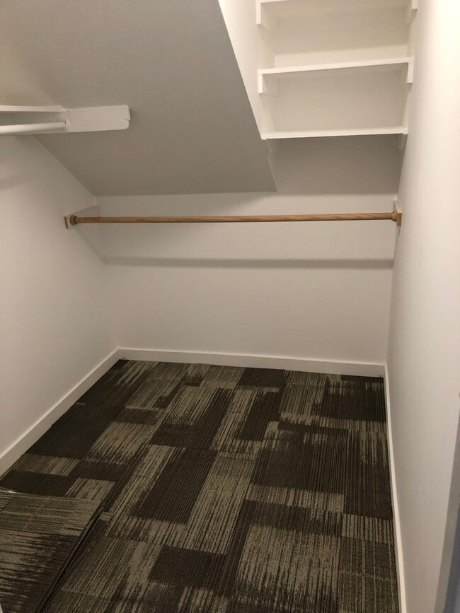 Building Photo - 202 39th St