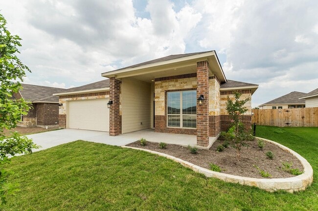 Building Photo - Spacious 4-Bedroom, 2-Bath Home in Hills o...