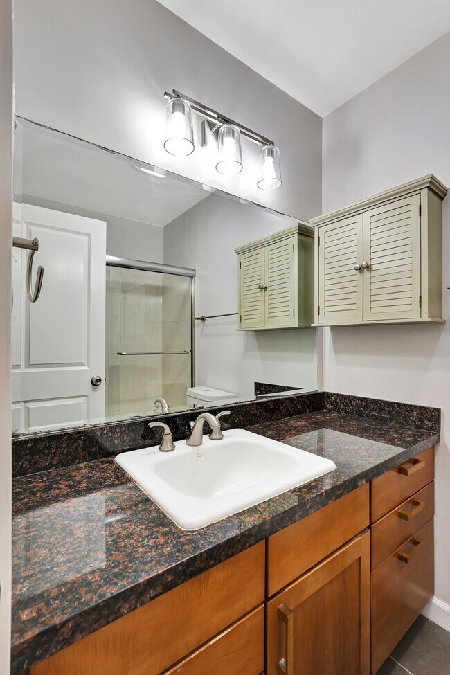 Building Photo - 10982 Roebling Ave
