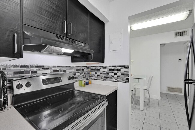 Building Photo - 3530 NW 43rd Ave