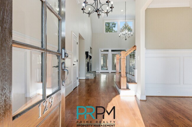 Building Photo - 129 Griffith Hill Way