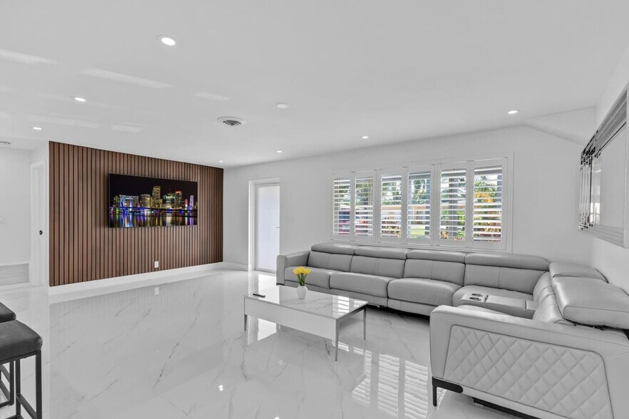 Building Photo - 871 NW 23rd Terrace