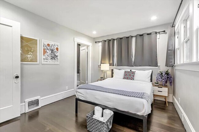 Building Photo - 860 S 8th St