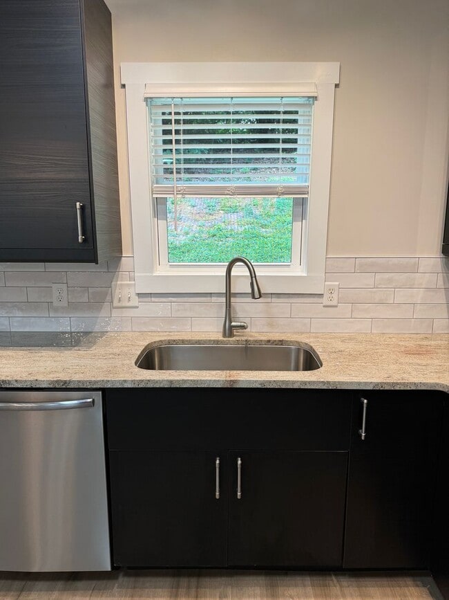 Building Photo - West AVL - Modern, 2-Bedroom Townhome