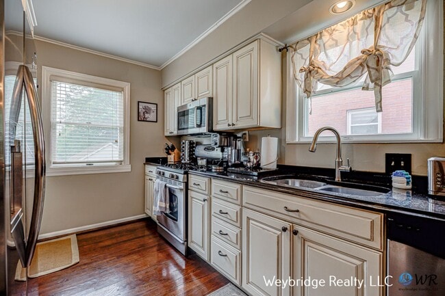 Building Photo - Beautiful 3BD 2.5 Bath w/ Finished Basement in White Oak/Monfort Heights