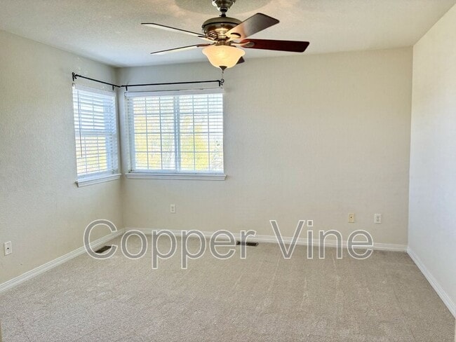 Building Photo - 930 Button Rock Dr