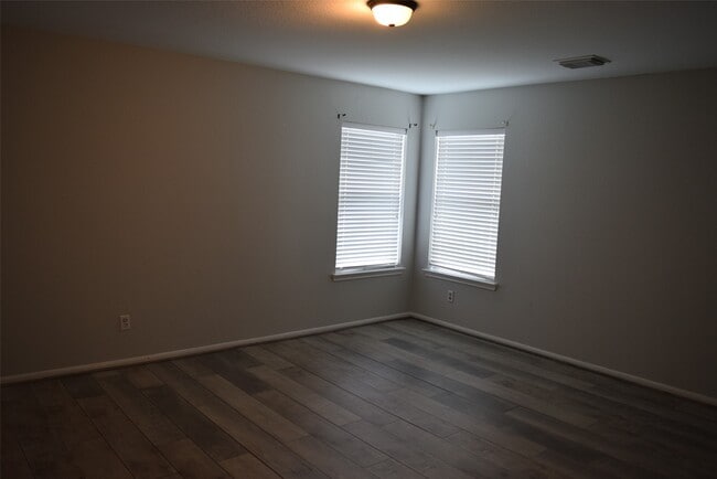 Building Photo - 15510 Liberty Bluff Dr
