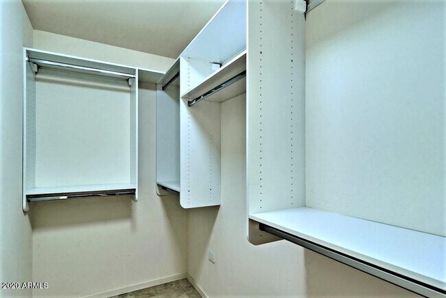 Building Photo - 7117 E Rancho Vista Dr