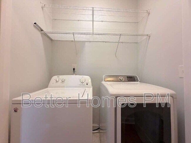 Building Photo - 701 E Martin St