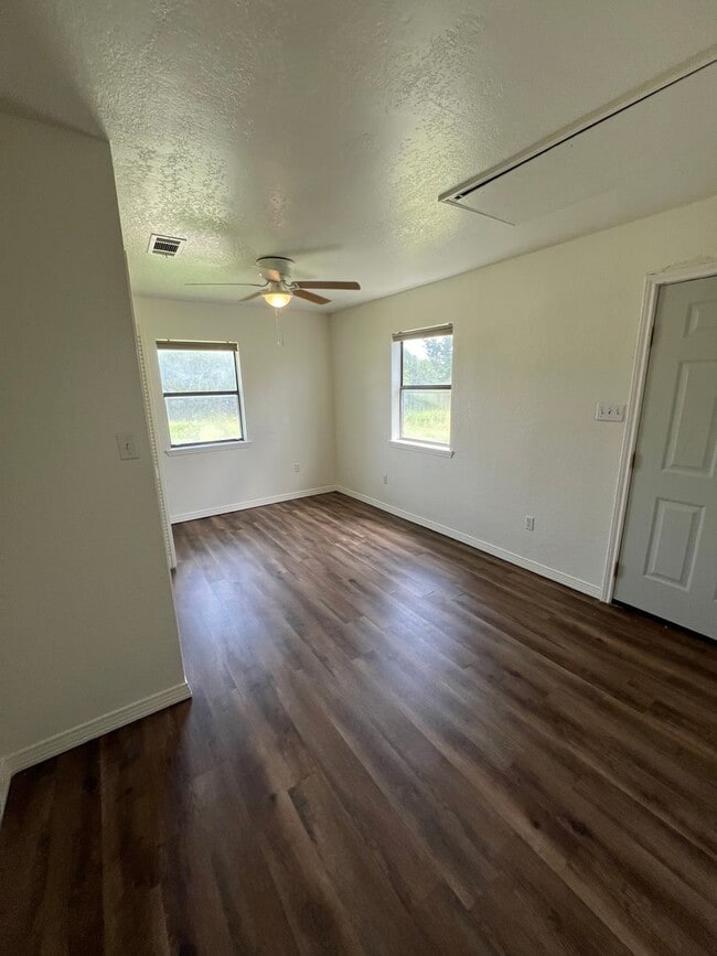 Building Photo - 102 Haynes Rd