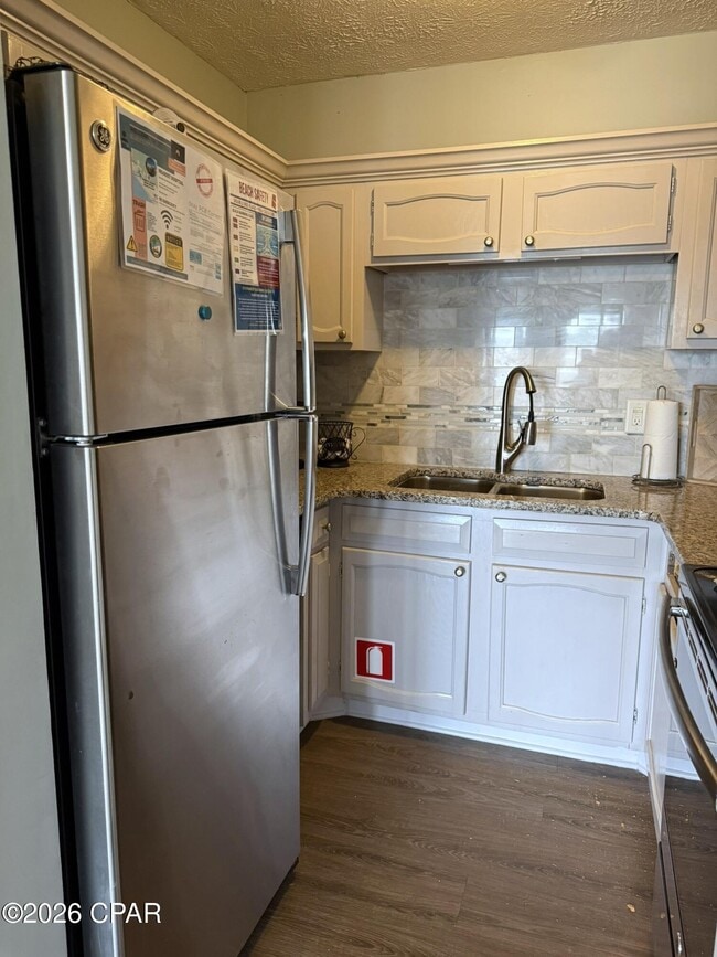 Building Photo - 301 Lullwater Dr