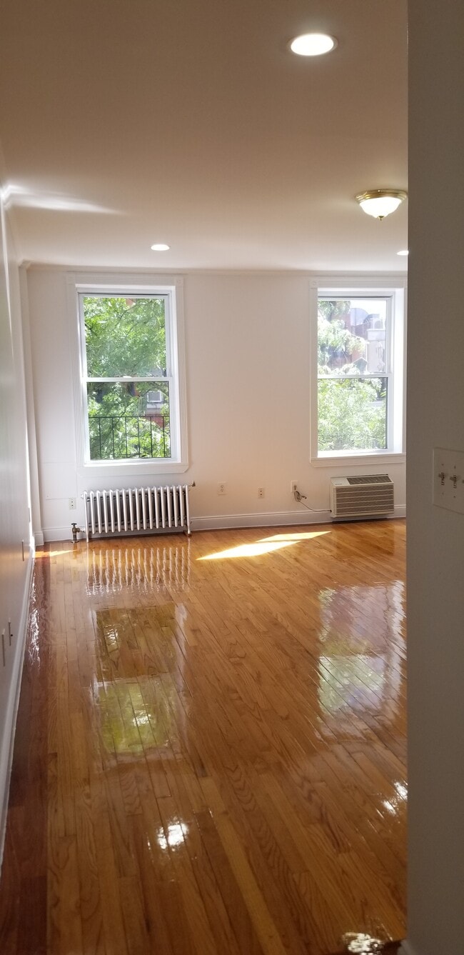Building Photo - 259 W 15th St