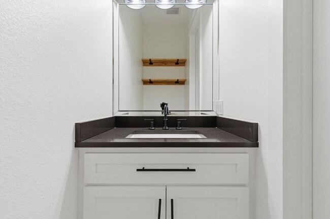 Building Photo - 3515 Country Club Blvd