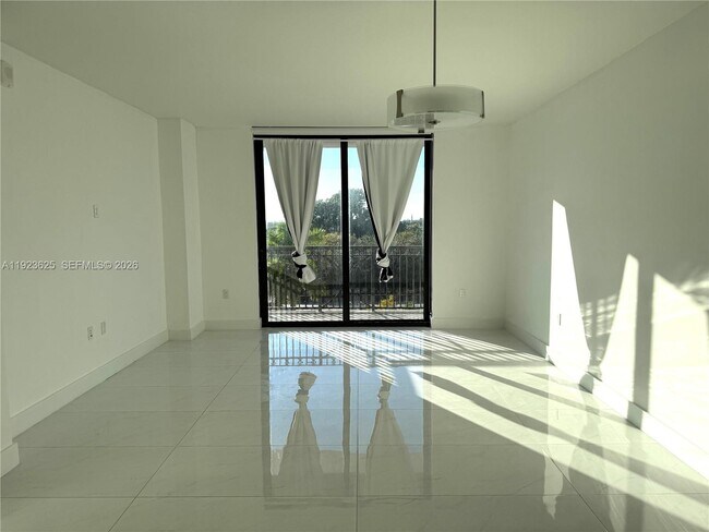 Building Photo - 301 Altara Ave