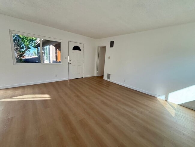 Building Photo - Tujunga Canyon Blvd, 10208-10212