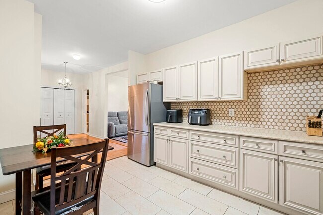 Building Photo - 282 Magnolia Ave