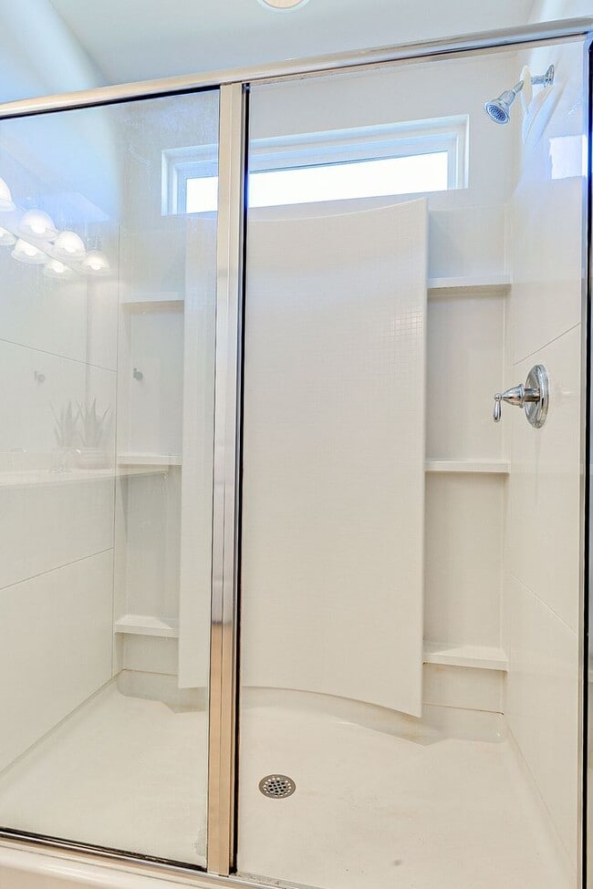 Building Photo - Beautiful 3 Bed, 2/1 Bath Mount Juliet Tow...