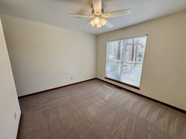 Building Photo - 5 Sweet Branch Ct