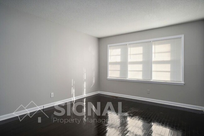 Building Photo - 504 Annie Laura Dr