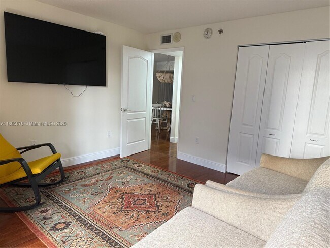 Building Photo - 5757 Collins Ave