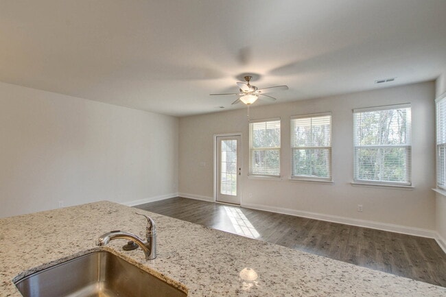 Building Photo - 7821 Montview Rd