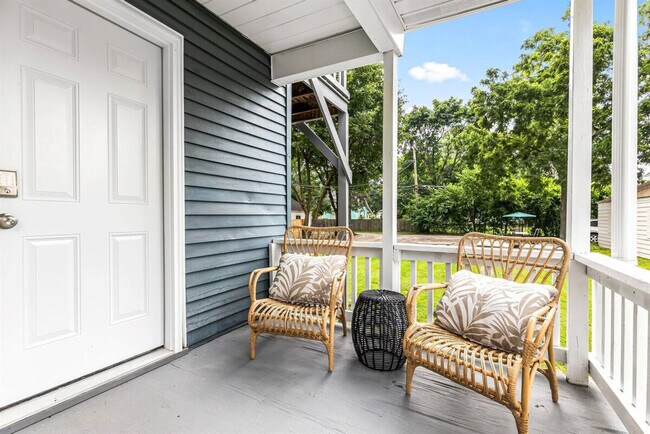 Building Photo - 295 Euclid St