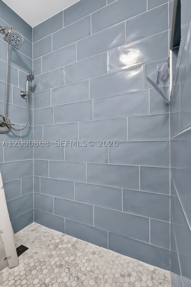 Building Photo - 9425 S Ocean Dr
