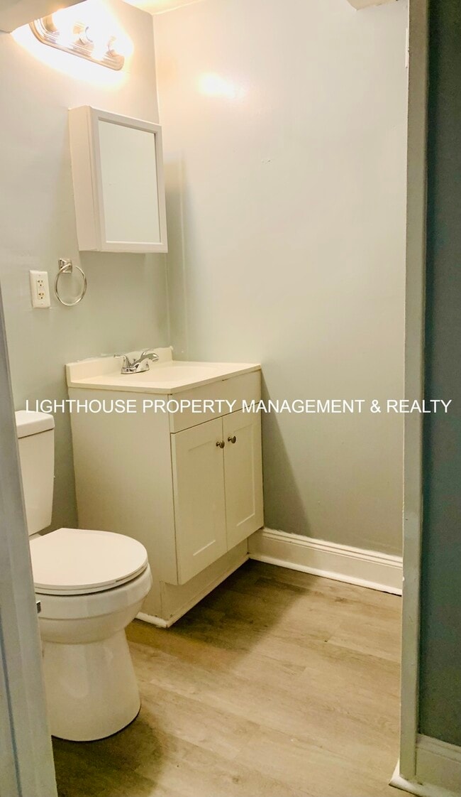 Building Photo - Cozy 2 Bed/1 Bath Home with Fenced Yard!