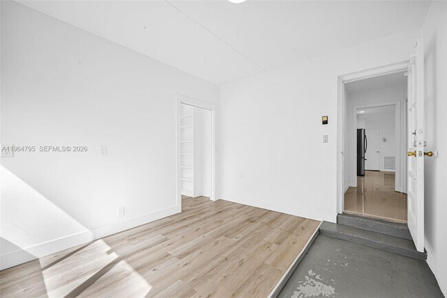 Building Photo - 820 E Cypress Ln