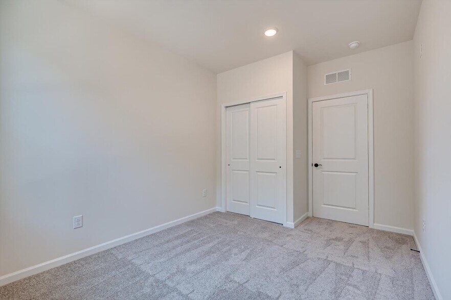 Building Photo - 323 Sadie Cir