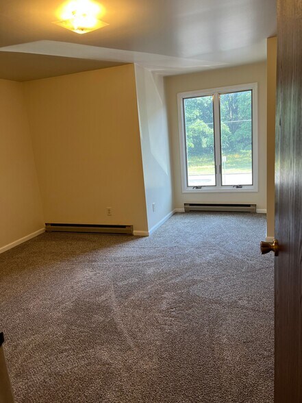 Building Photo - 389 Davison Rd
