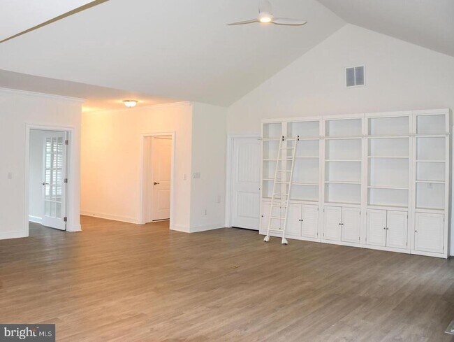 Building Photo - 416 Seagull Dr