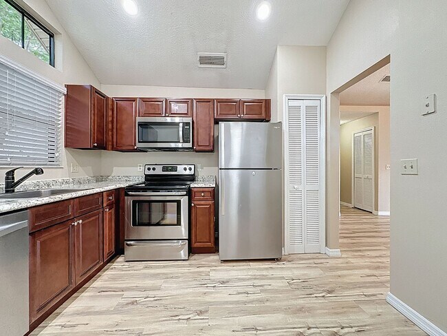 Building Photo - Charming 3 bedroom home in Aloma Bend -Prime Oveido Location