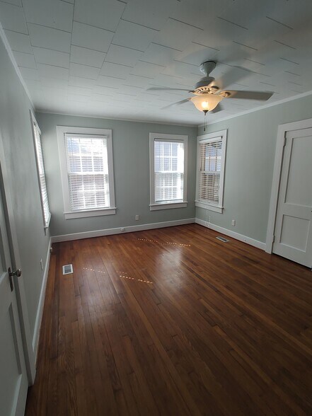Building Photo - 1805 E Cervantes St