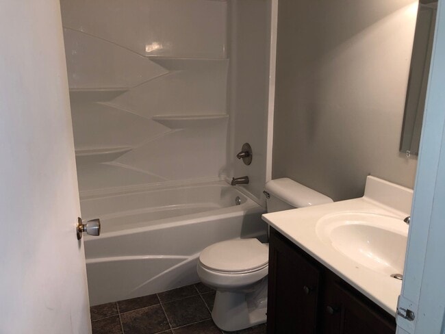 Building Photo - Two Bedroom One Bath