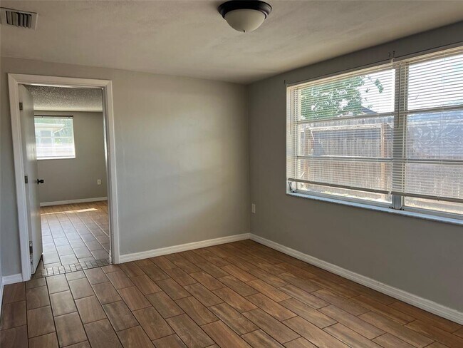 Building Photo - 7835 Arbordale Dr